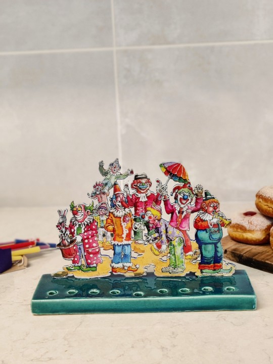 ליצני קרקס צבעוניים חנוכה מקרמיקה א, חנוכה צבעוני